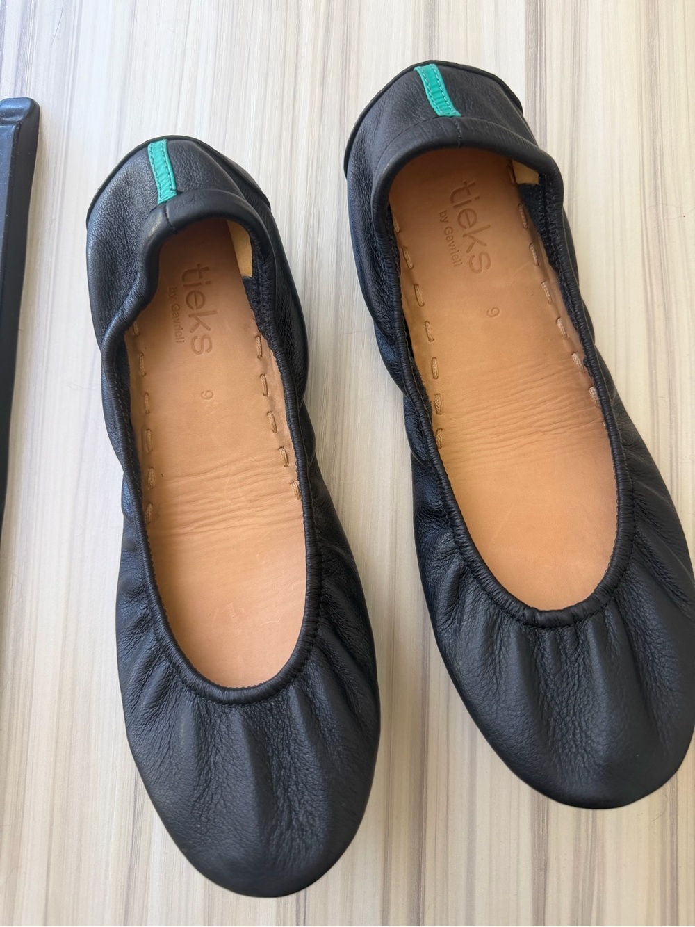 Tieks Black Leather Ballet Flats size 9 - excellent condition